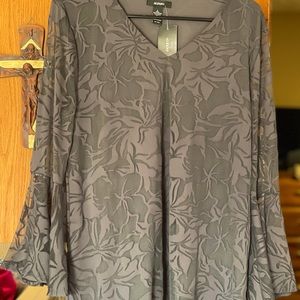 NEW with tags!  Gorgeous top with flowy sleeves at wrist